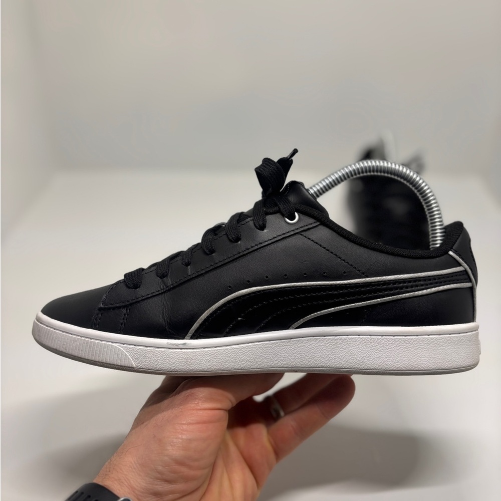 Puma Black Leather Sneakers Women’s 7.5 Classic Low Top White Sole Casual Shoes - Picture 12 of 13